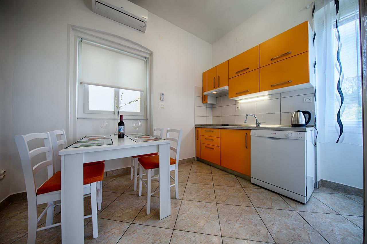 Apartment Jure Vis Buitenkant foto