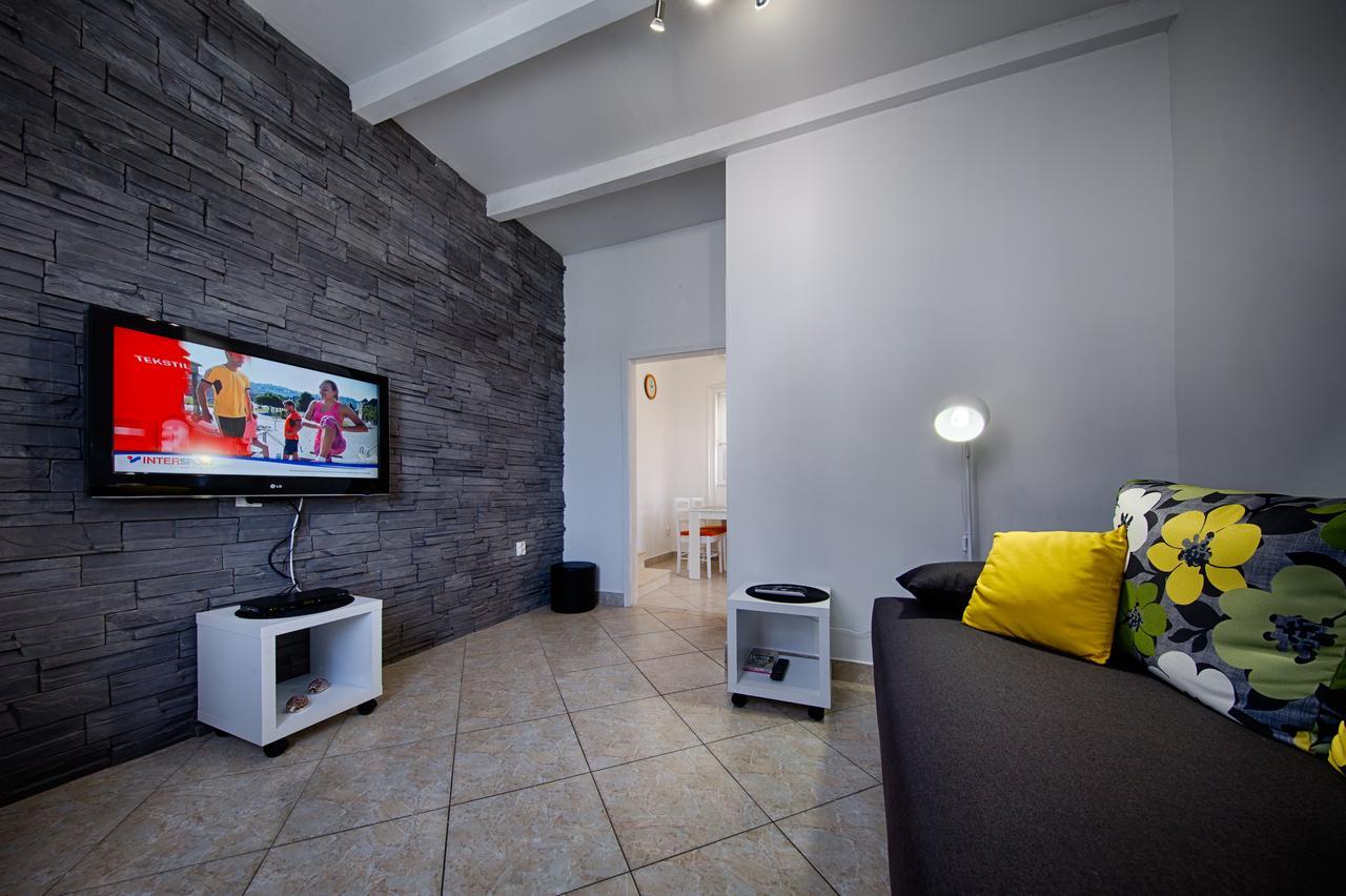 Apartment Jure Vis Buitenkant foto